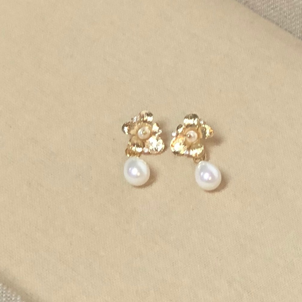 18k Gold Plated & Pearl earring - Picture 3 of 3